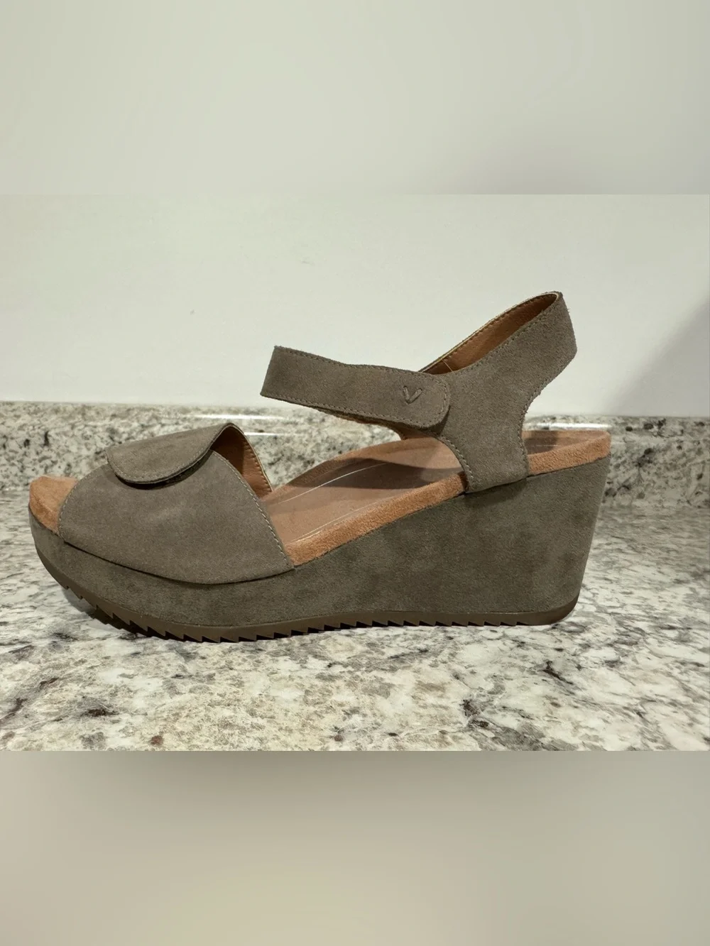 Vionic Womens Astrid II Sandal Size 10 Taupe Suede Ankle Strap Wedge Platforms